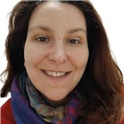 Soy educadora social especializada en adicciones y actualmente estudio el máster de profesorado en intervención sociocomunitaria.